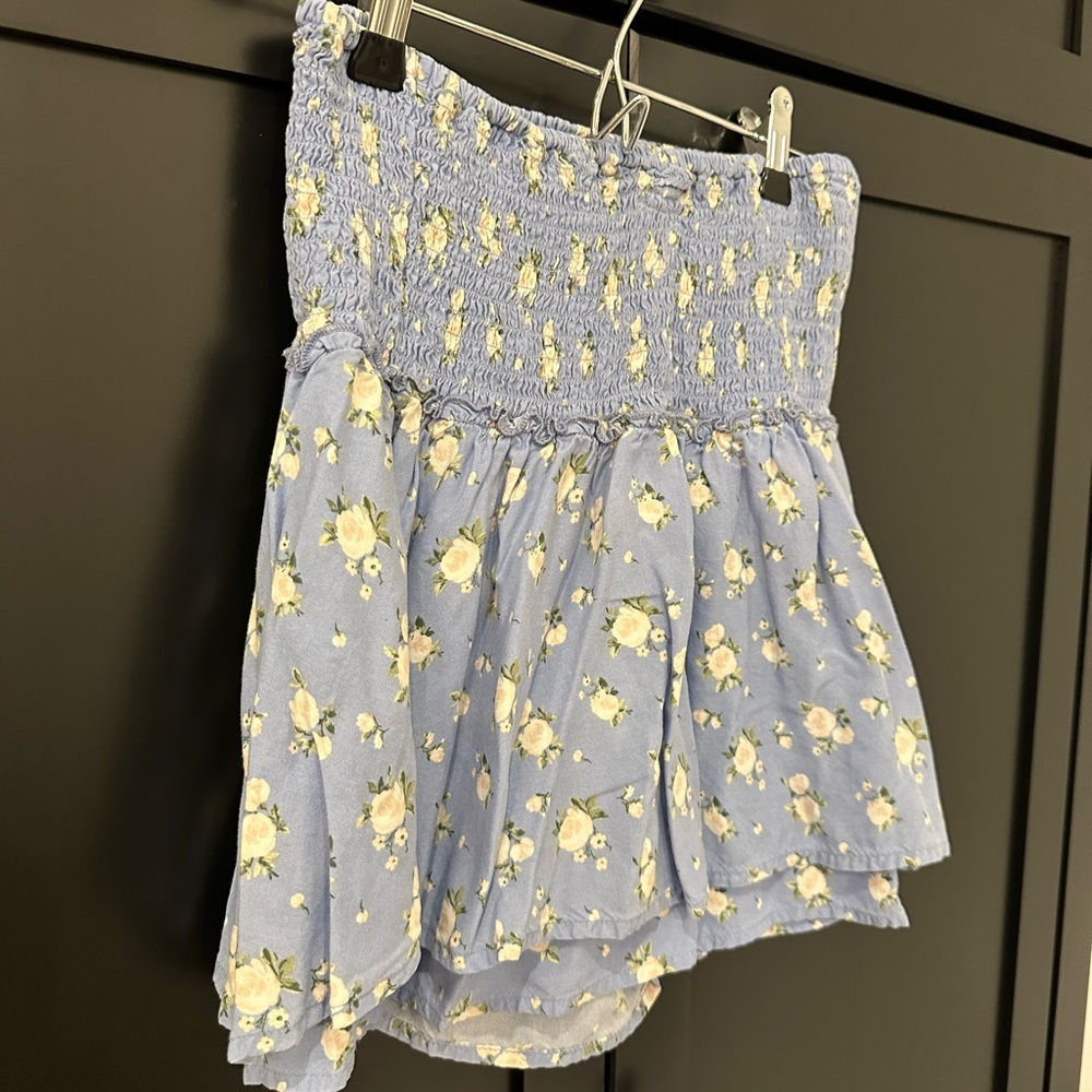 Hollister (junior sz) medium stretch waist skort in beautiful floral print